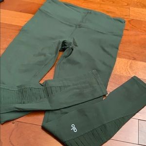 Hunter green Alo Leggings